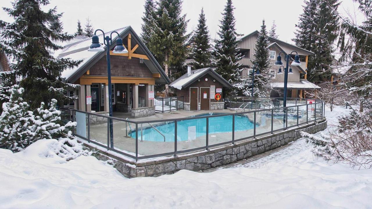 Comfortable Townhouse In Whistler Village W Hot Tub Экстерьер фото